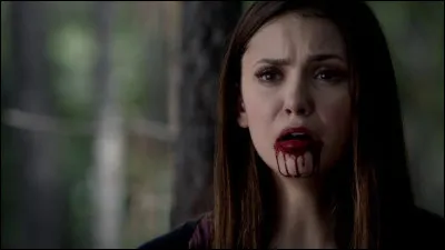 Dans quelle saison Elena devient-elle un vampire ?
