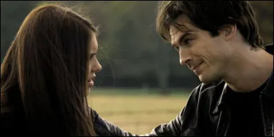 À la suite de quel tragique évènement Elena va-t-elle mettre en "off" son humanité ?