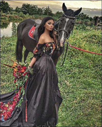 Qui chante "♫ ♫ Toi, toi ma belle Andalouse, aussi belle que jalouse ♪" ?