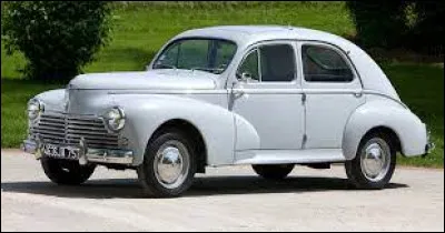 Quel num&eacute;ro donne le nom de ce mod&egrave;le de la marque Peugeot ?
