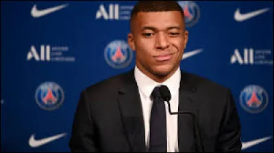 En &eacute;quipe de France, quel est le num&eacute;ro du maillot que porte Kylian Mbapp&eacute; ?