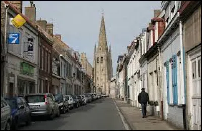 Retour dans les Hauts-de-France, cette fois à Hondschoote. Ville de l'aire d'attraction Dunkerquoise, elle se situe dans le département ...