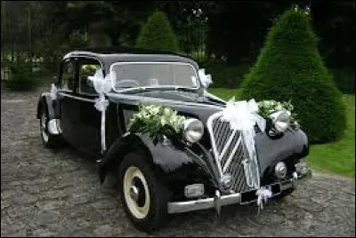 Cette Citroën emmène souvent les mariés, comme sur l'image. Quelle est-elle ?