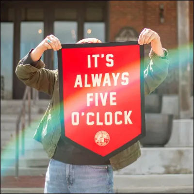 À quel groupe doit-on le titre "It's five o'clock" ?