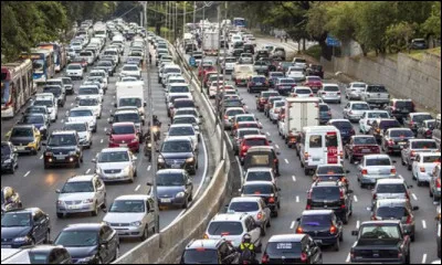 Tu arrives en retard à un rendez-vous important à cause d'un embouteillage. Comment réagis-tu ?