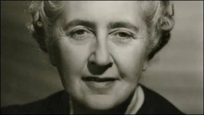 "L'amour d'une mère pour son enfant ne connaît ni loi, ni pitié, ni limite. Il pourrait anéantir impitoyablement tout ce qui se trouve en travers de son chemin." Cette citation a été écrite par :