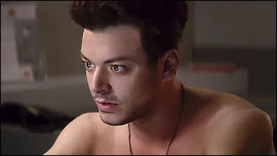 Dans quoi voyons-nous Kev Adams ainsi ?