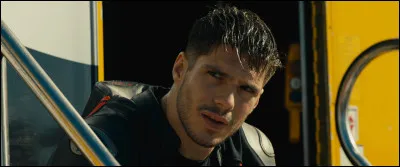 L'image montre François Civil dans...