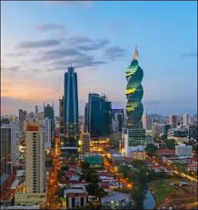 Le Panama est limitrophe du Costa Rica tandis qu'à l'est, il partage la frontière avec la Colombie ?