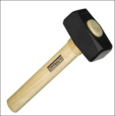 Soyons plus terre à terre et je vous demande combien pèse, en moyenne, la massette d'un maçon ?