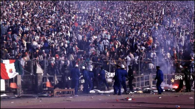 Ce 29 mai, c'est le "drame du Heysel" ; lors du match de finale de la finale de Coupe d'Europe des clubs champions entre Liverpool et la Juventus Turin, au stade belge du Heysel, une bagarre généralisée et un mouvement de foule font 39 morts et 465 blessés : c'était en ...