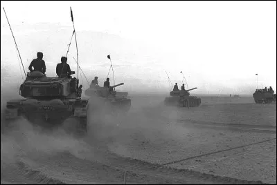 Ce 29 octobre, comme convenu lors de l'accord de Sèvres avec le Royaume-Uni et la France, Israël attaque l'Egypte en lançant ses blindés dans le Sinaï jusqu'au canal de Suez : c'était en ...