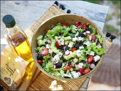 À midi, au menu : salade composée. Qu'en dis-tu ?