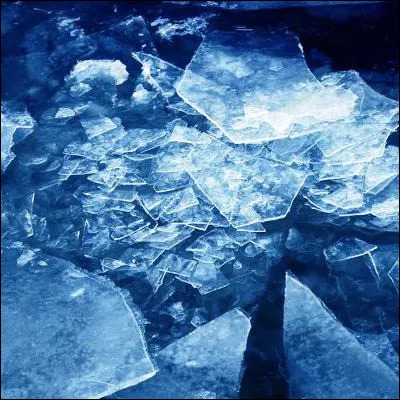 Quelle &eacute;tendue de glace, qui peut &ecirc;tre p&eacute;renne ou saisonni&egrave;re, se forme sur l�eau &agrave; partir de frazil ?