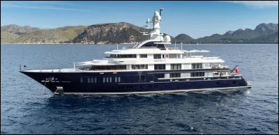 Suivant; "nom masculin, grand navire de plaisance, à voiles ou à moteur." Je suis, je suis, je suis...