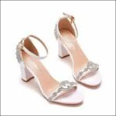 Est-ce que tu portes des talons ?