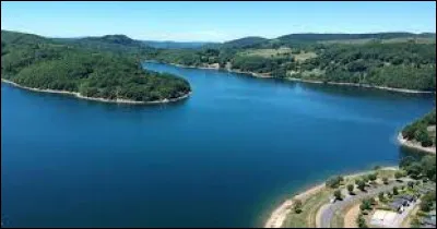 Ce lac de 3,35 km², alimenté par la rivière Vèbre, est situé à une altitude de 790 m, dans les monts de Lacaune : c'est le ...
