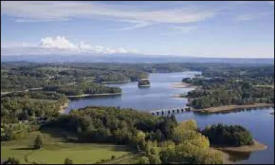 Ce lac de barrage de 4 km² est établi en Corrèze, sur la vallée de la Triouzoune, affluent de la Dordogne : c'est le ...
