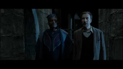 Quels sont les derniers mots de Dumbledore à Lupin et Kingsley ?