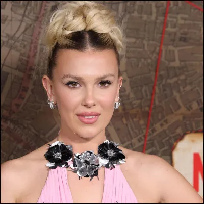 Quel est le nom de cette actrice révélée dans "Godzilla Vs Kong" et "La Demoiselle et le Dragon" ?