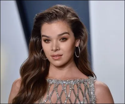 Quel est le nom de cette actrice révélée dans "Bumblebee" et "Hawkeye" ?