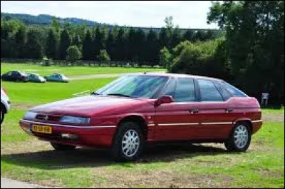 Cette autre voiture rouge porte le nom de ...