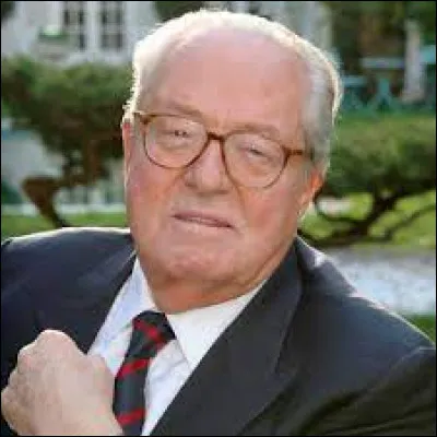 La marionnette de Jean-Marie Le Pen n'était pas un animal. Sous quelle forme était-il représenté ?