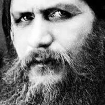 Raspoutine obtient la confiance totale de la famille impériale dont il devient une sorte de "gourou". À quelle occasion est-il amené à assurer la régence de l'Empire avec la tsarine ?