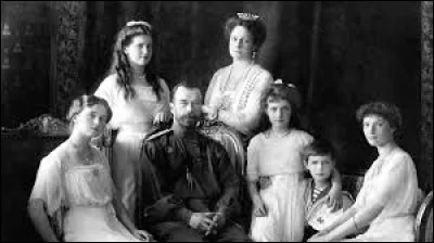 Raspoutine parvient à plusieurs reprises à soulager les violentes crises de douleur de l'enfant au plus grand bonheur de la famille Romanov. De quelle maladie héréditaire souffrait-il, dont le pronostic vital était engagé ?