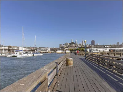 Voici ma définition : "Nom masculin, appontement formant jetée." Quel mot suis-je ?