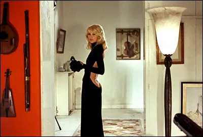 Quelle actrice donne la réplique à Pierre Richard dans le film "Le Grand Blond avec une chaussure noire", sorti en 1972 ?