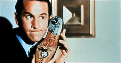 Quel agent secret avait un téléphone dans sa chaussure ?