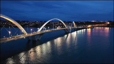 Combien y a-t-il de couleurs sur le drapeau brésilien ?