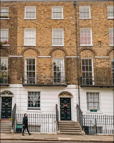 Où atterrissent Ron, Hermione et Harry lorsqu'ils transplanent du mariage ?