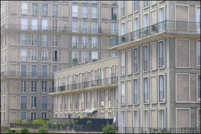 À quel architecte doit-on la reconstruction de ''la ville la plus détruite de France'', c'est à dire Le Havre, après la Seconde Guerre mondiale ?