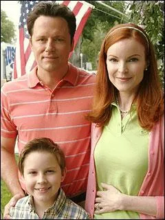 Comment s'appelle cet homme avec sa femme et un petit garon ?