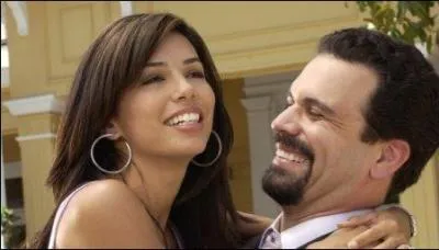 Comment s'appelle cet homme brun ?