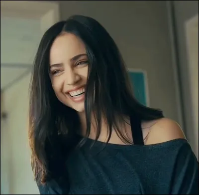 Cette talentueuse actrice interprète le rôle de Cassie Salazar.