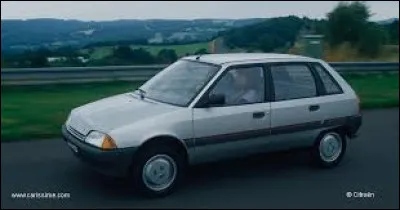 Cette voiture grise est une ...