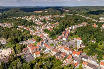 Petite-Rosselle est une ville de 6 200 habitants, située à la frontière allemande, dans le département ...