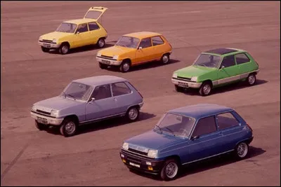 Quelle est cette petite auto très pratique disposant d'un coffre généreux ?