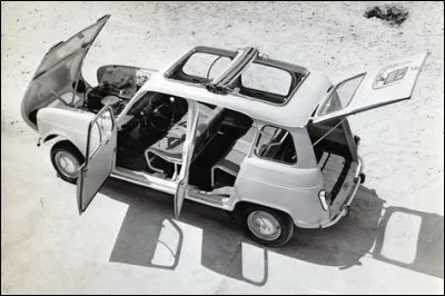 Le hayon arrière participa au succès de cette petite voiture. Quel est ce modèle présenté en 1961 ?