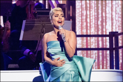 Qui chante "Bad Romance" ?