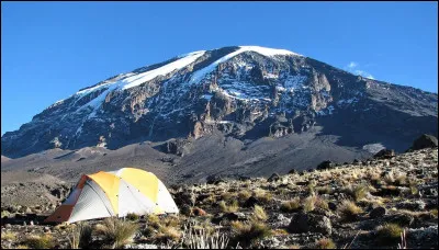 Vrai ou faux ? Le mont Kilimandjaro mesure plus de 6000 mètres de haut.