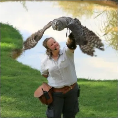 Qui est cette soigneuse au secteur oiseaux ?