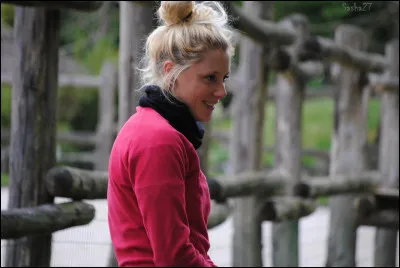 Qui est cette soigneuse, principalement au secteur primates ?