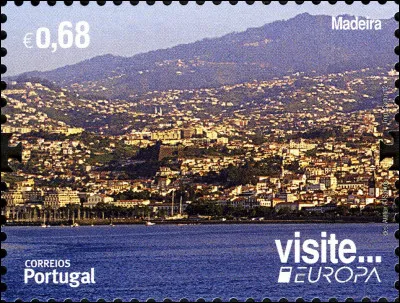 Restons dans le divin de Madère... L'archipel d'origine volcanique est situé sur la plaque [... ?...] : sa dernière éruption date de/du [... ?...]. [Complétez les crochets !]