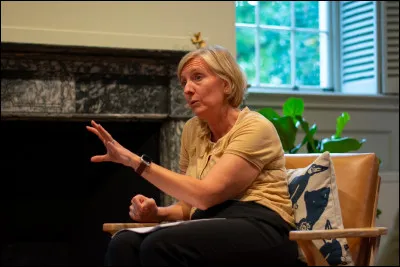 La maîtresse te convoque. Que fais-tu ?