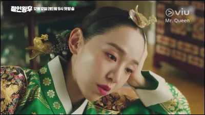 Il se retrouve dans le corps d'une femme. Qui est-elle ?