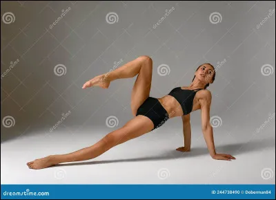 Ses exploits en gymnastique aux Jeux olympiques de Montréal en firent une star planétaire à l'âge de 14 ans.